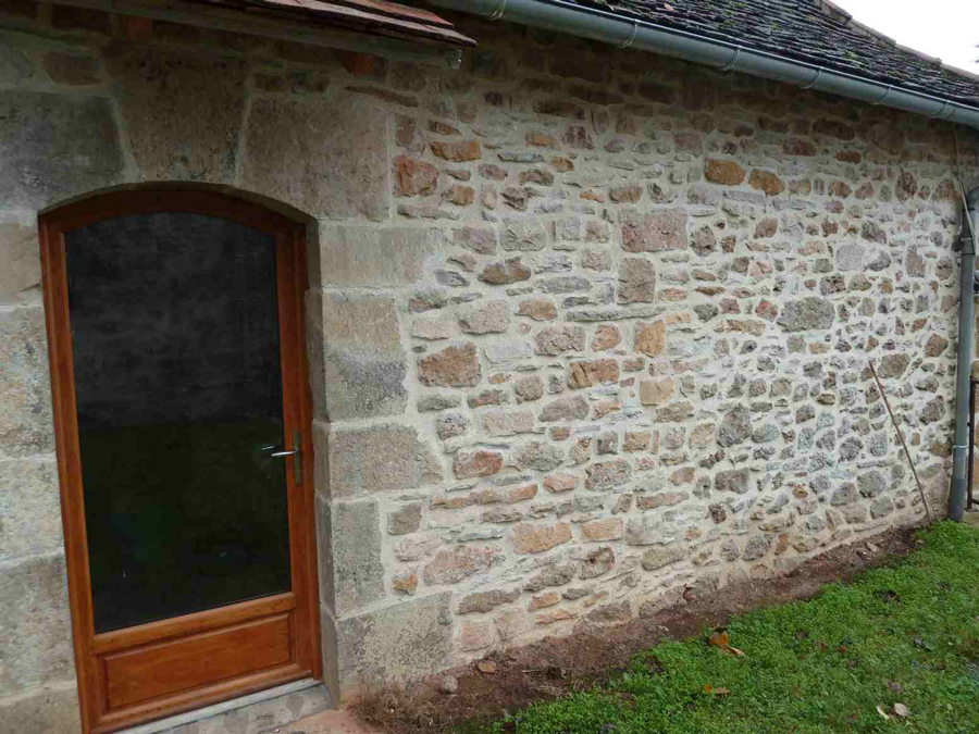 Joint à la chaux, façade en pierre Saint-Jacques-des-Blats