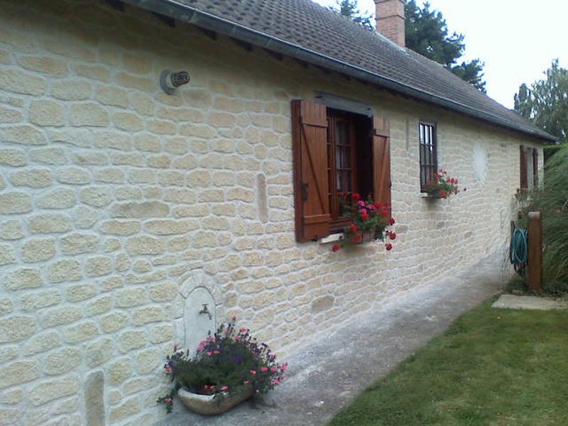 Joint à la chaux, façade en pierre à Apchon